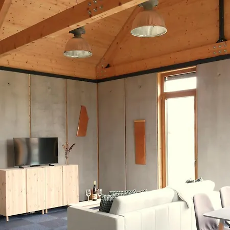 Optimist Apartmanhaz * ヴァレンツァ