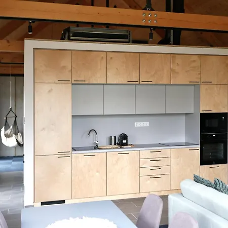 Optimist Apartmanhaz ヴァレンツァ