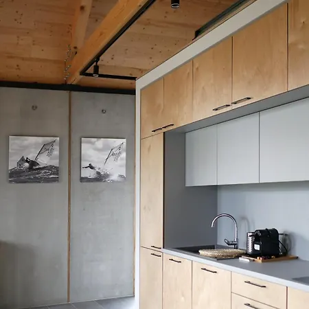 Optimist Apartmanhaz * ヴァレンツァ