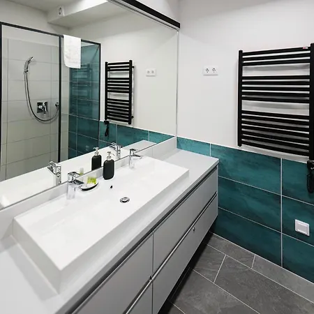 Optimist Apartmanhaz ヴァレンツァ